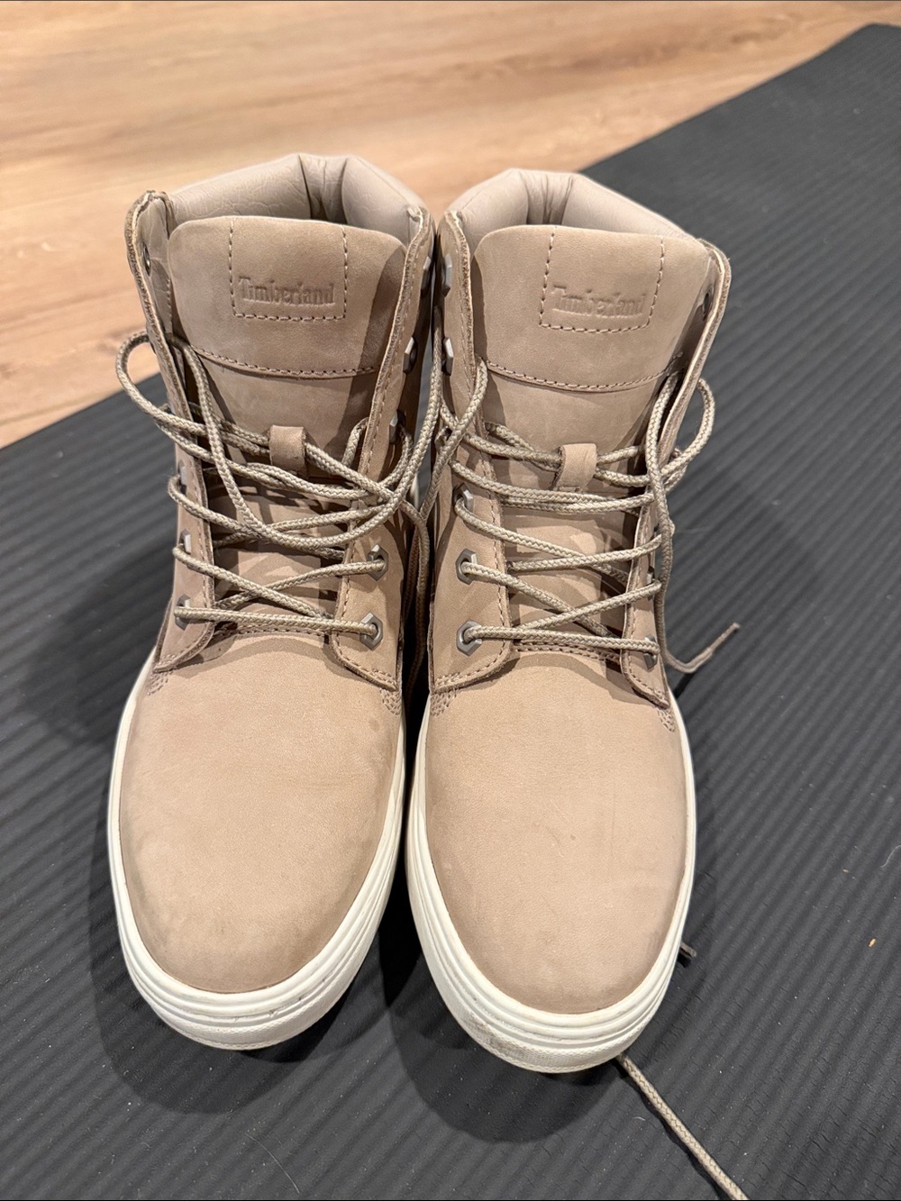Timberland  women’s Tan Nubuck Chukka Boots with White Sole
